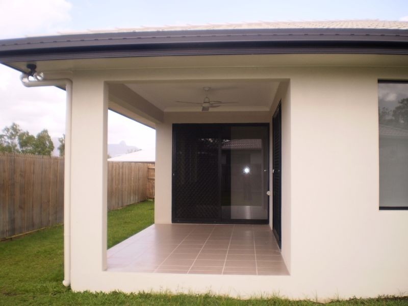 23 Sanderling Circuit ***, Kelso QLD 4815