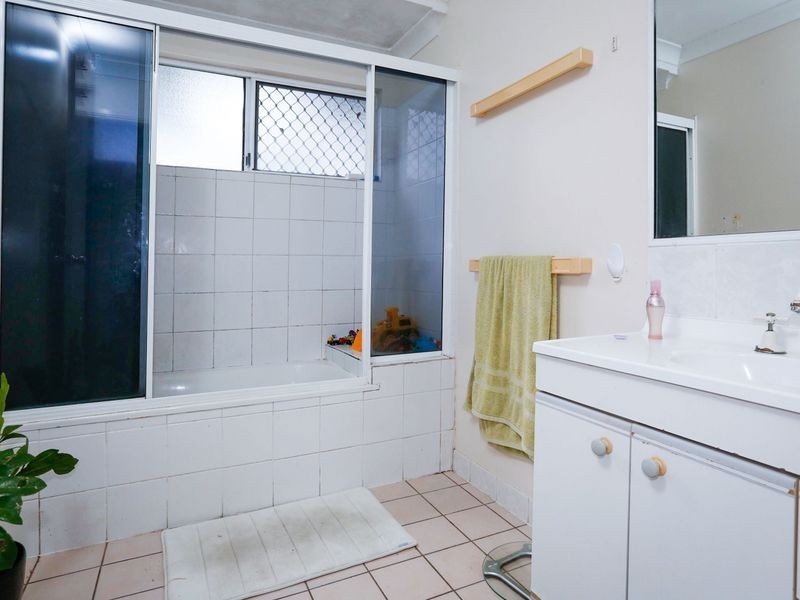 2 Sandstone Drive, Kirwan QLD 4817