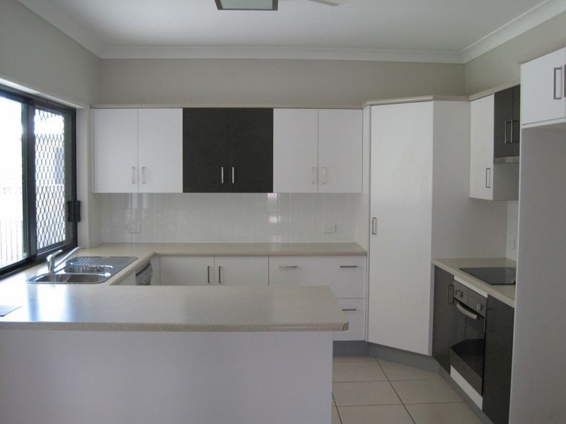 Bushland Beach QLD 4818