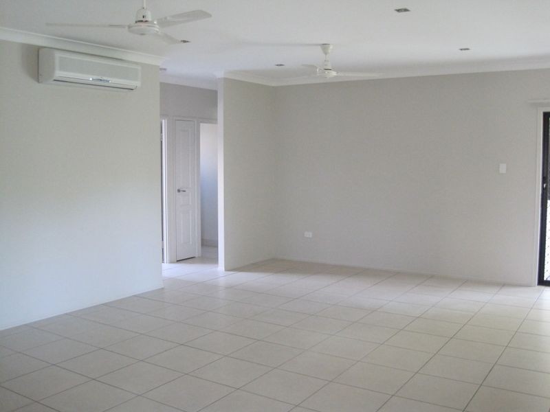 Bushland Beach QLD 4818