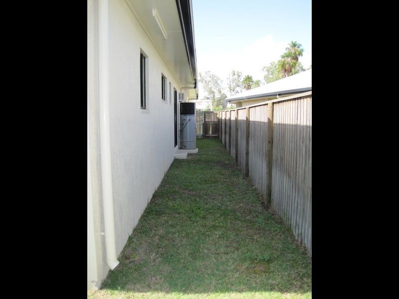 Bushland Beach QLD 4818