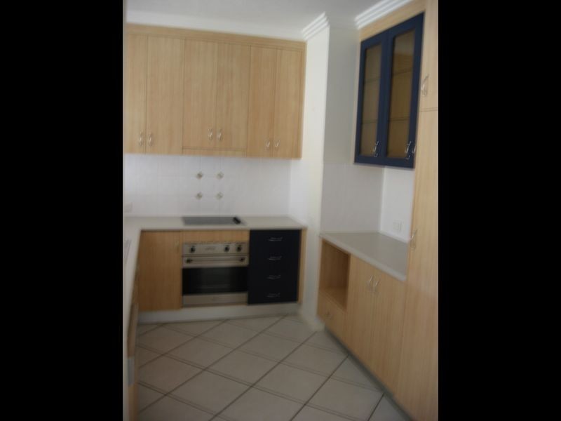 19/18-30 Sir Leslie Thiess Dr, North Ward QLD 4810