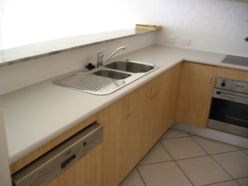 19/18-30 Sir Leslie Thiess Dr, North Ward QLD 4810