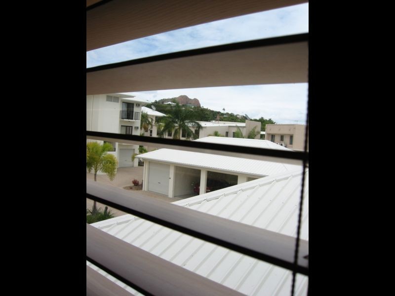 19/18-30 Sir Leslie Thiess Dr, North Ward QLD 4810