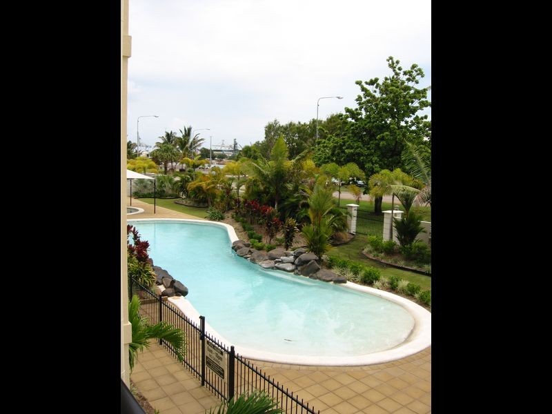 19/18-30 Sir Leslie Thiess Dr, North Ward QLD 4810