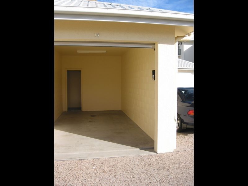 19/18-30 Sir Leslie Thiess Dr, North Ward QLD 4810