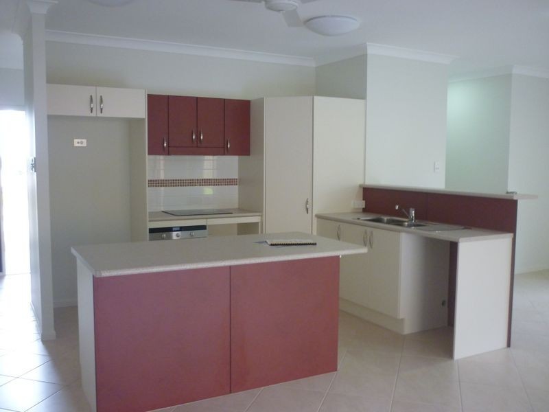 11 Yanooa Court, Bushland Beach QLD 4818