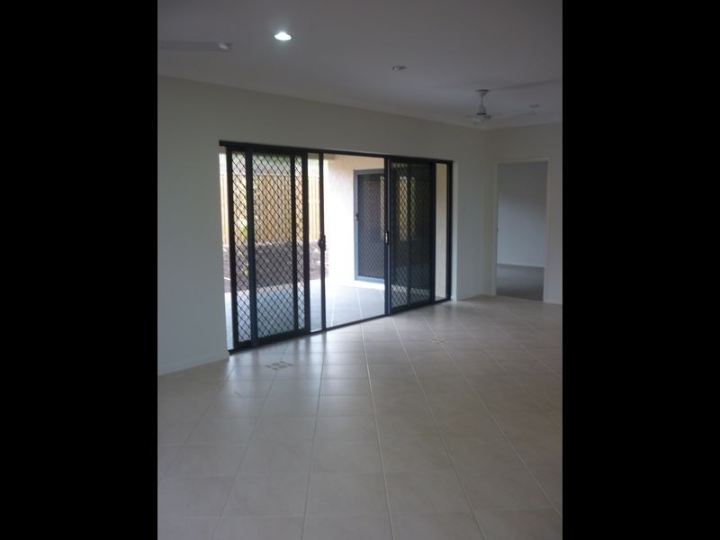 11 Yanooa Court, Bushland Beach QLD 4818