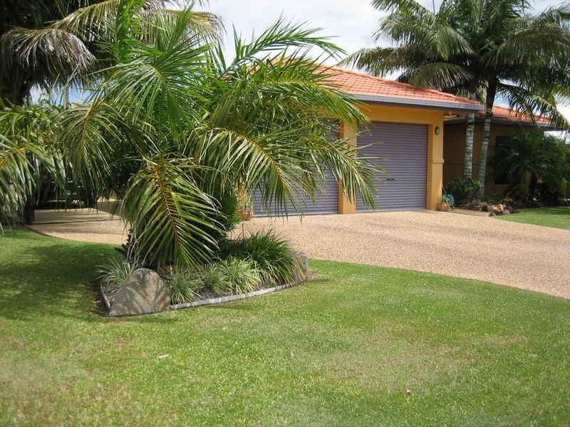 15 Livistonia Close, Bushland Beach QLD 4818