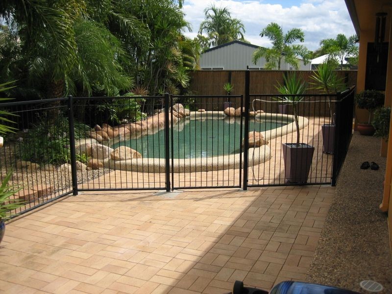15 Livistonia Close, Bushland Beach QLD 4818