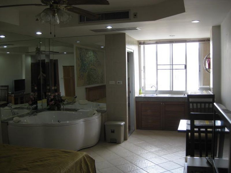 Off Rut U Tit Road, Phuket, Townsville QLD 4810