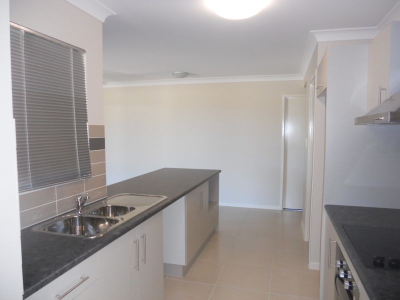 7 Malibu Parade, Mount Louisa QLD 4814