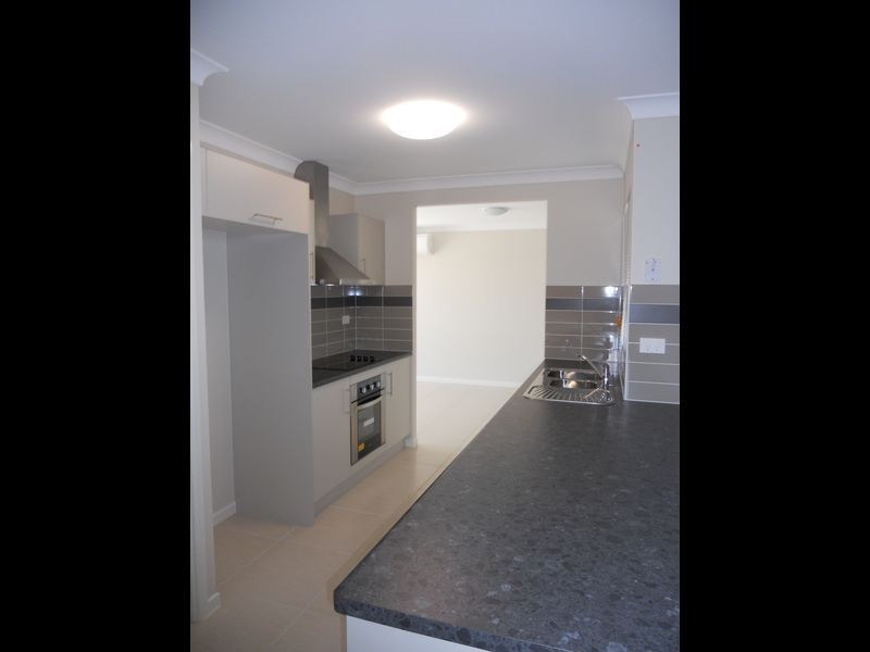 7 Malibu Parade, Mount Louisa QLD 4814