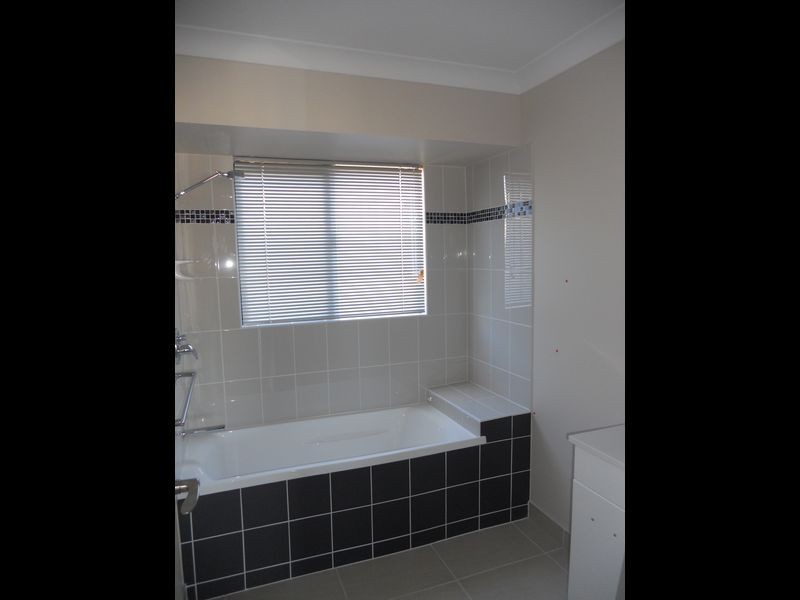 7 Malibu Parade, Mount Louisa QLD 4814