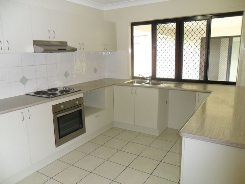 6 Dungurra Street, Bushland Beach QLD 4818