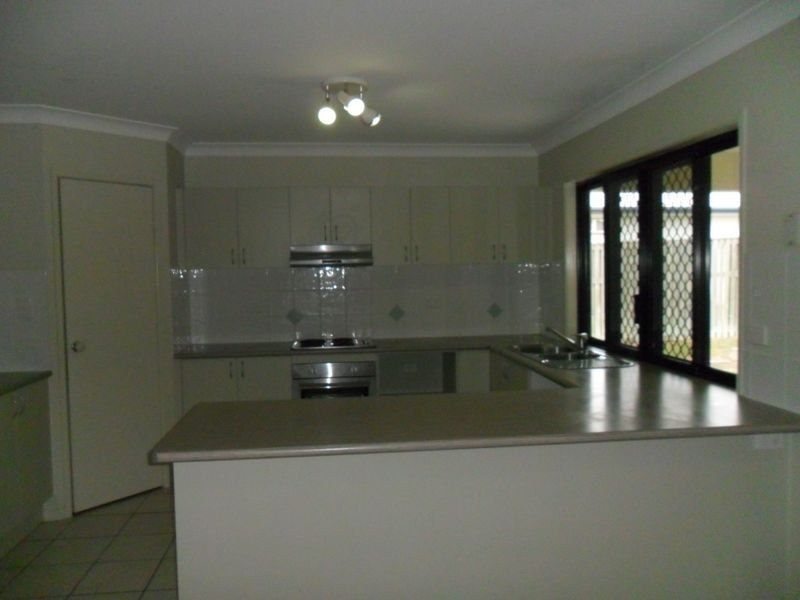 6 Dungurra Street, Bushland Beach QLD 4818