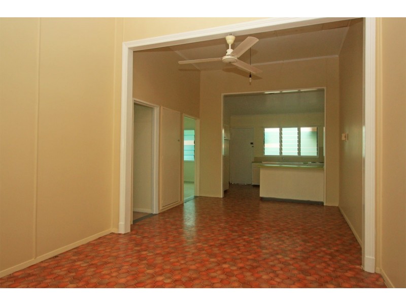 1/119 Eyre Street, North Ward QLD 4810