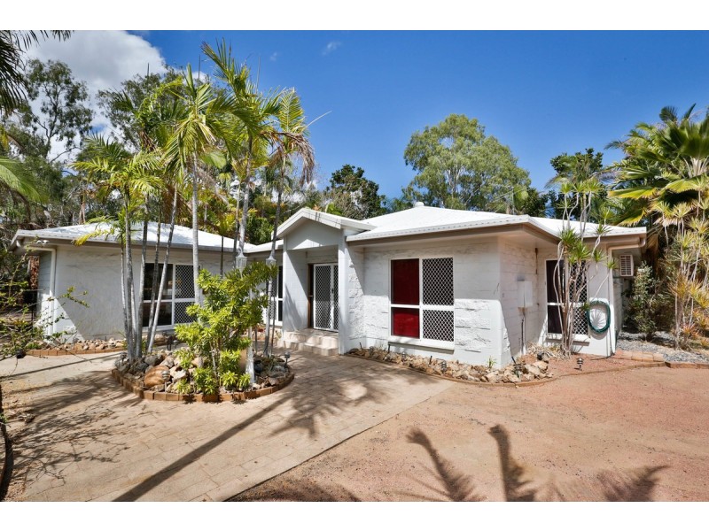 13 Mostyn Crescent, Bushland Beach QLD 4818