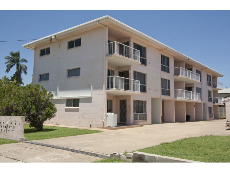 7 Windsor Street, Hermit Park QLD 4812