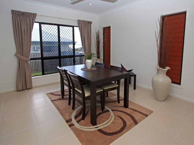 Bushland Beach QLD 4818