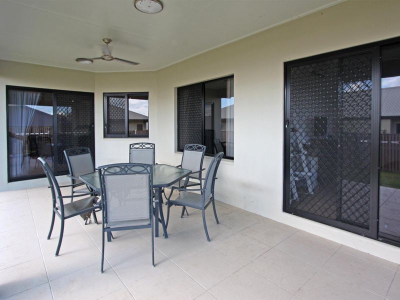 Bushland Beach QLD 4818