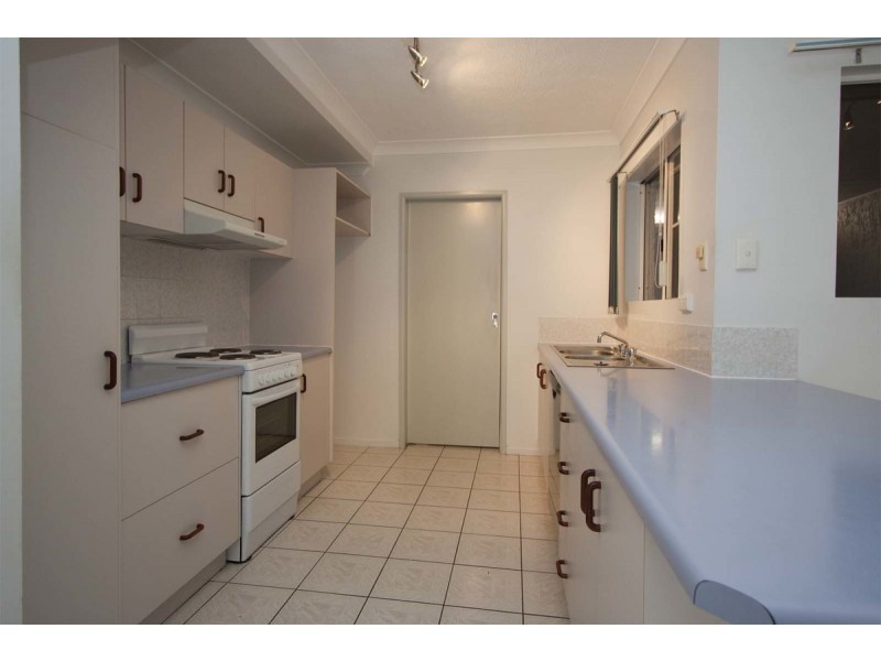 4/4 Stuart Street, North Ward QLD 4810