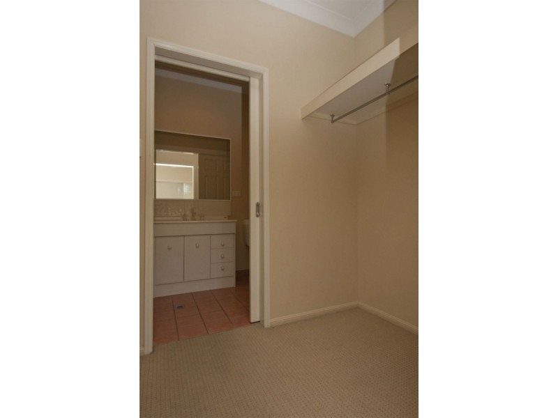 5 Carina Court, Mount Louisa QLD 4814