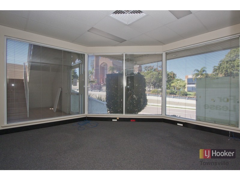 1/2 Oxley Street, Townsville City QLD 4810