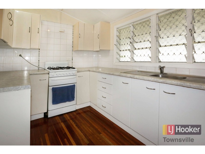 33 Nix Street, West End QLD 4810