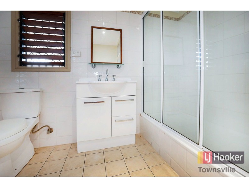 33 Nix Street, West End QLD 4810