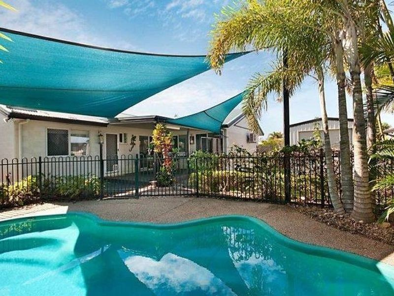 Bushland Beach QLD 4818