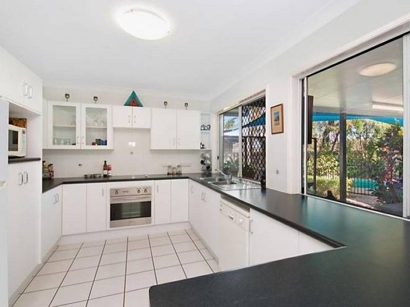 Bushland Beach QLD 4818