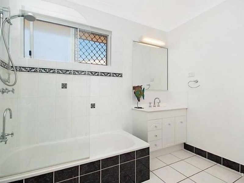 Bushland Beach QLD 4818