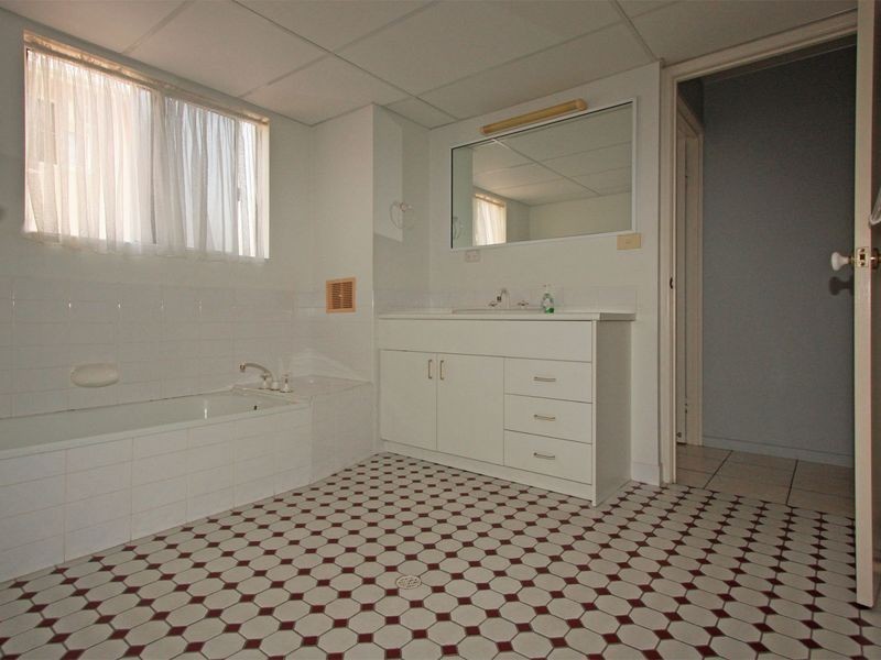 4/128 Eyre Street, North Ward QLD 4810