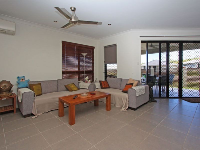 Bushland Beach QLD 4818