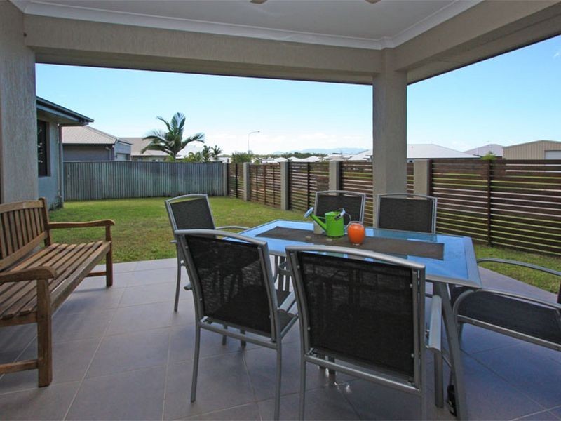 Bushland Beach QLD 4818