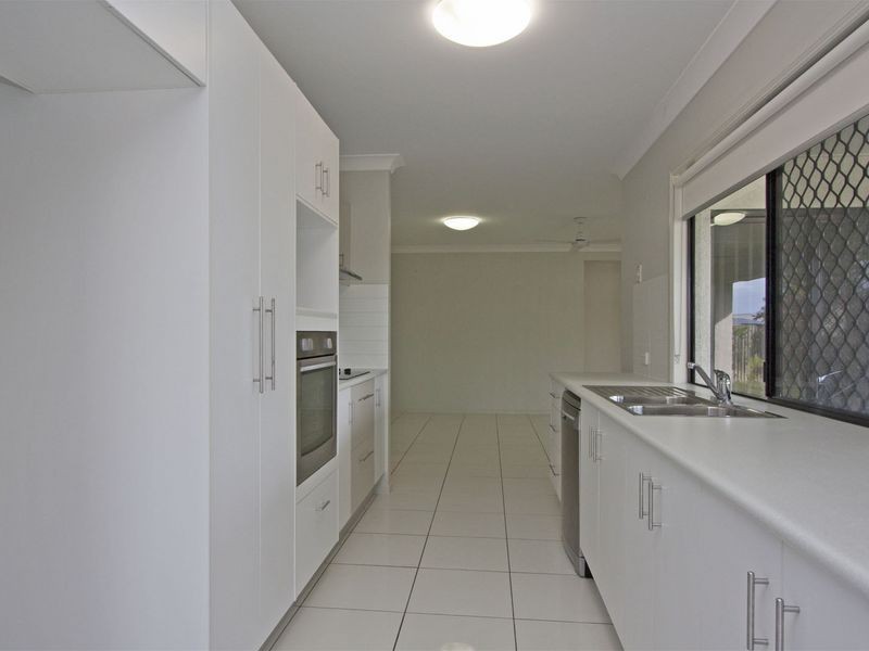 Bushland Beach QLD 4818