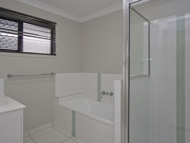 Bushland Beach QLD 4818