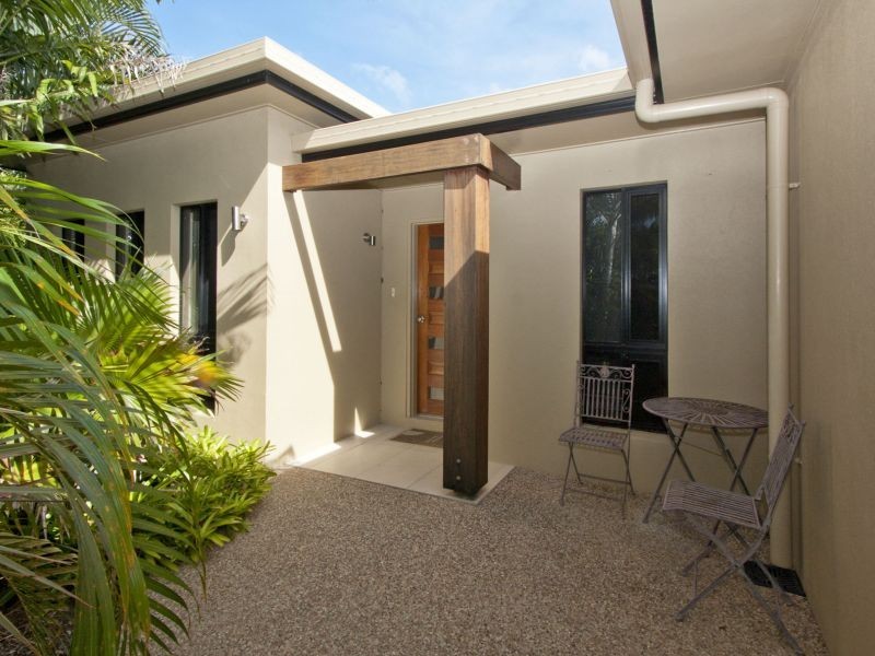 Bushland Beach QLD 4818