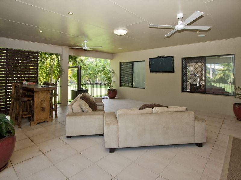 Bushland Beach QLD 4818