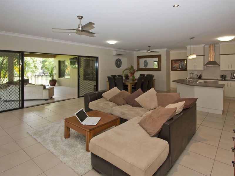 Bushland Beach QLD 4818