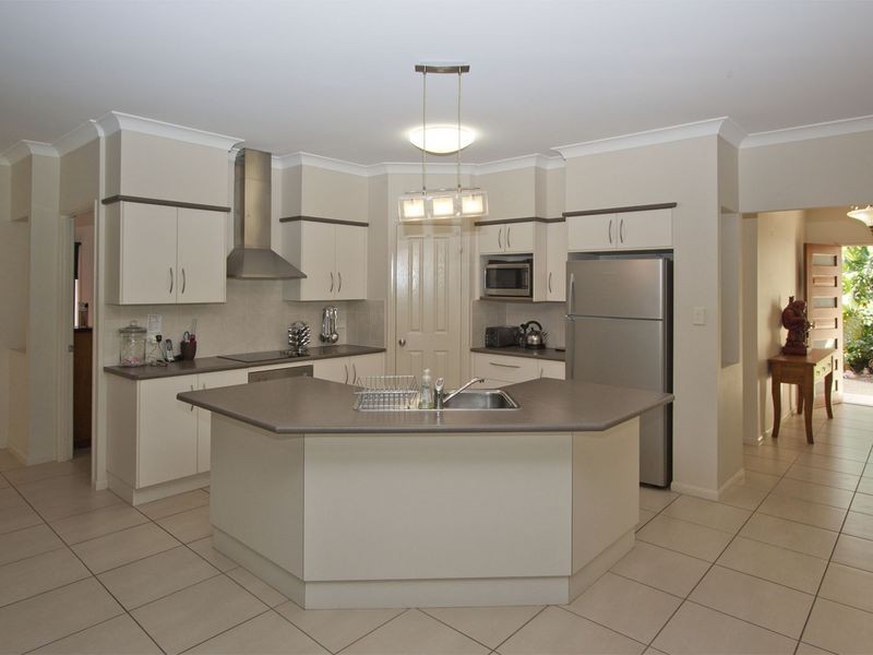 Bushland Beach QLD 4818