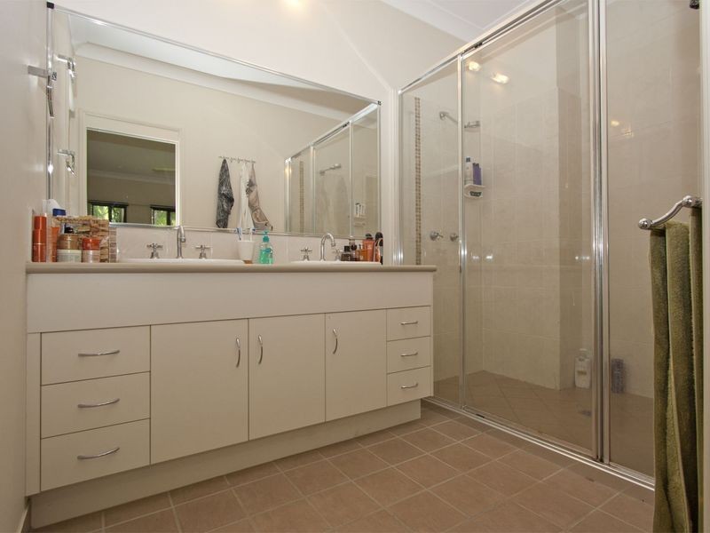 Bushland Beach QLD 4818