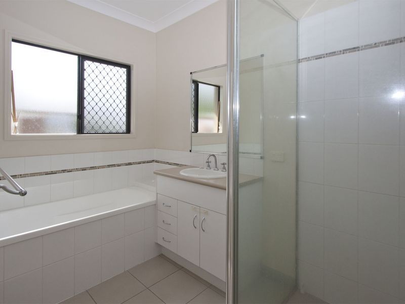 Bushland Beach QLD 4818