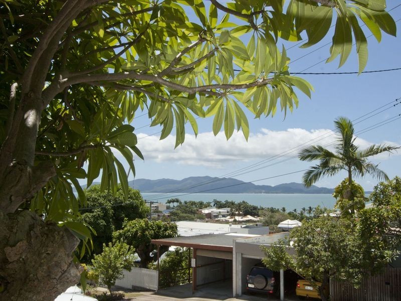 2/204 Denham Street, North Ward QLD 4810