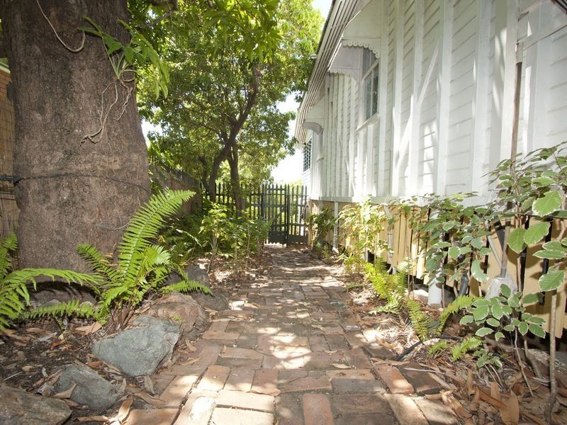 2/204 Denham Street, North Ward QLD 4810