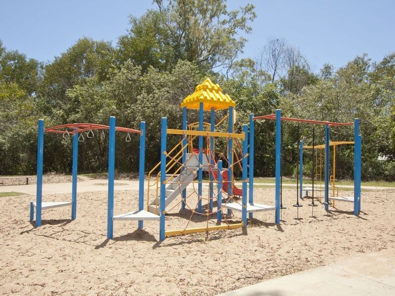 87 Daintree Drive, Bushland Beach QLD 4818