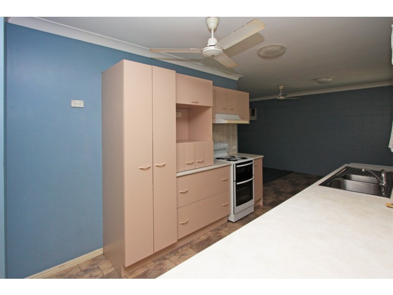 37 Barnett Street, Mount Louisa QLD 4814