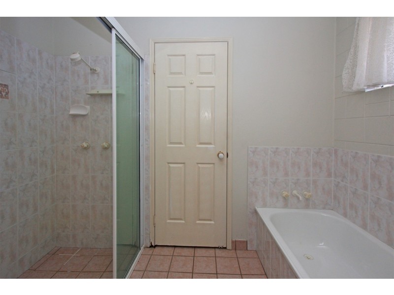 37 Barnett Street, Mount Louisa QLD 4814