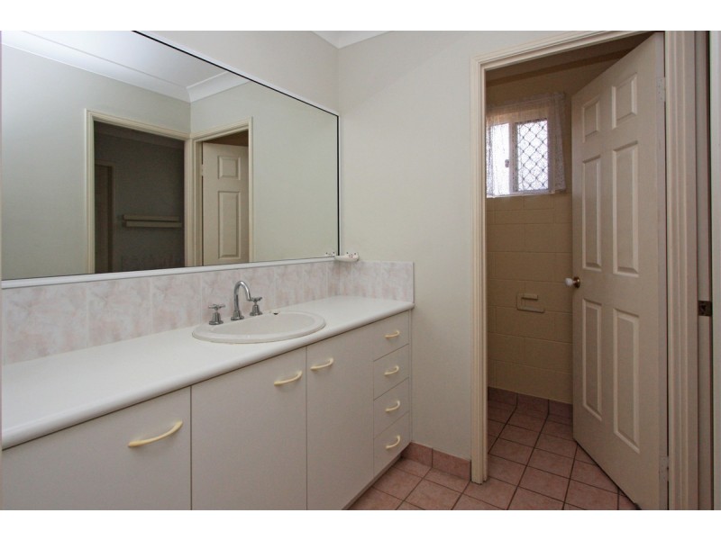 37 Barnett Street, Mount Louisa QLD 4814